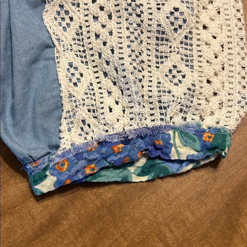 POL Boho Floral Patchwork Blouse Blue Chambray Crochet Lace 1/4 Button L
V - Picture 9 of 14